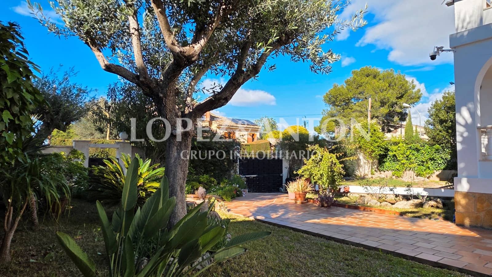 4 slaapkamer Villa te koop in L'Eliana met zwembad garage - € 685.000 (Ref: 9509027)