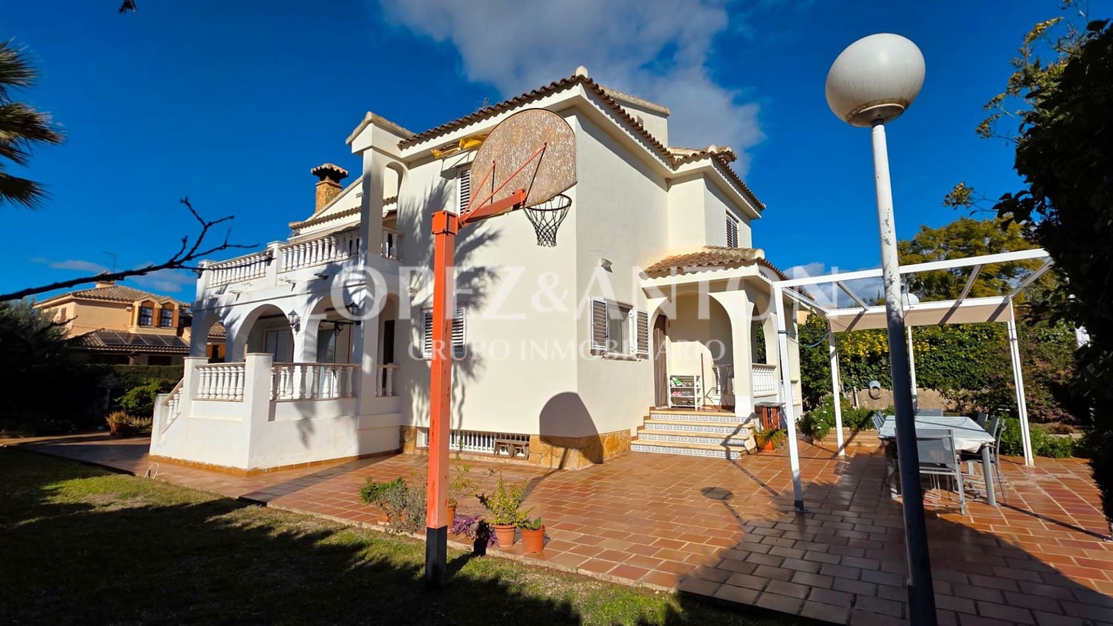 4 slaapkamer Villa te koop in L'Eliana met zwembad garage - € 685.000 (Ref: 9509027)