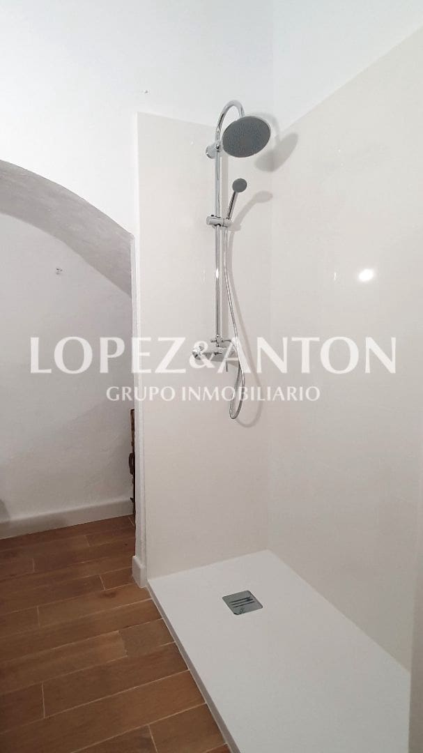 3 sovrum Hus till salu i La Pobla de Vallbona - 450 000 € (Ref: 9562227)