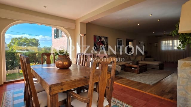 5 soveværelse Villa til salg i L'Eliana med swimmingpool garage - € 875.000 (Ref: 9590615)