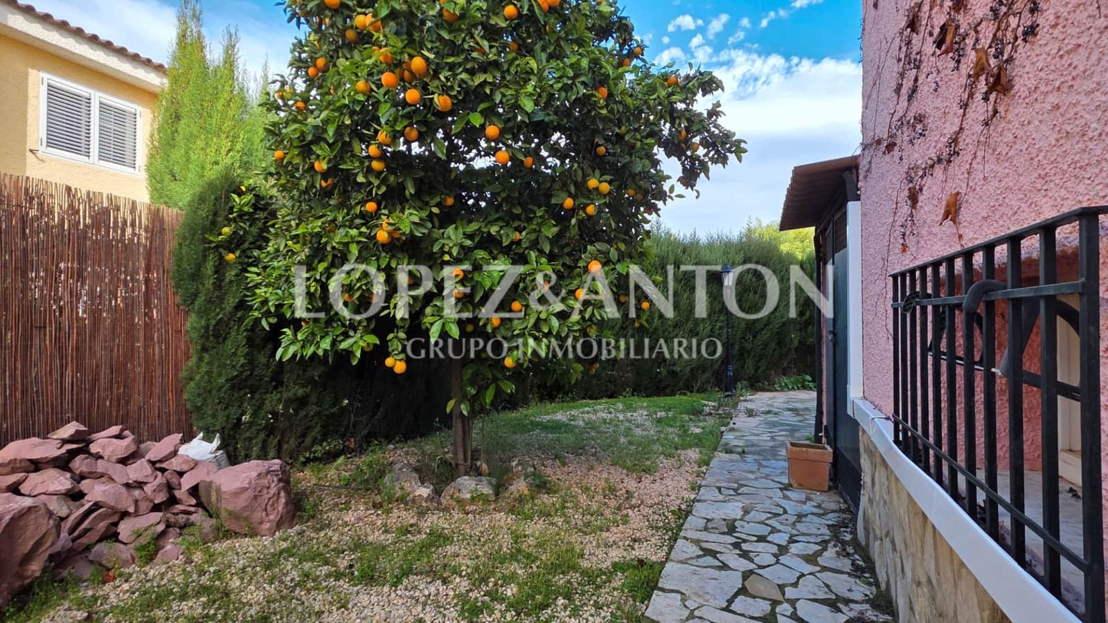 5 bedroom Villa for sale in L'Eliana with pool garage - € 875,000 (Ref: 9590615)