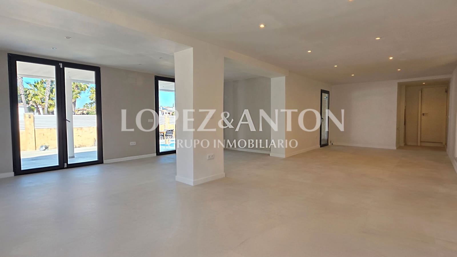 5 slaapkamer Villa te koop in L'Eliana met zwembad garage - € 895.000 (Ref: 9642463)