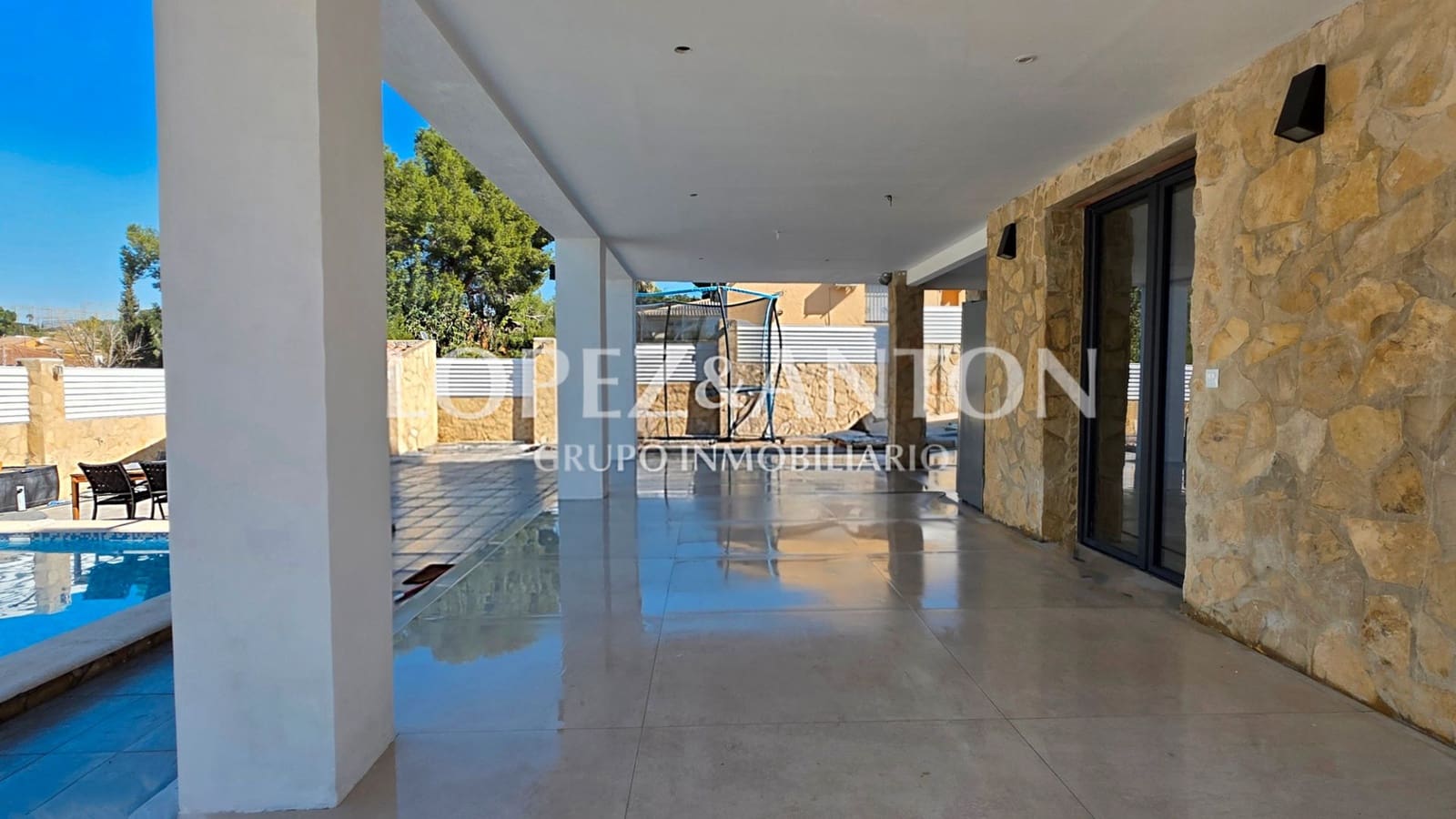 5 slaapkamer Villa te koop in L'Eliana met zwembad garage - € 895.000 (Ref: 9642463)