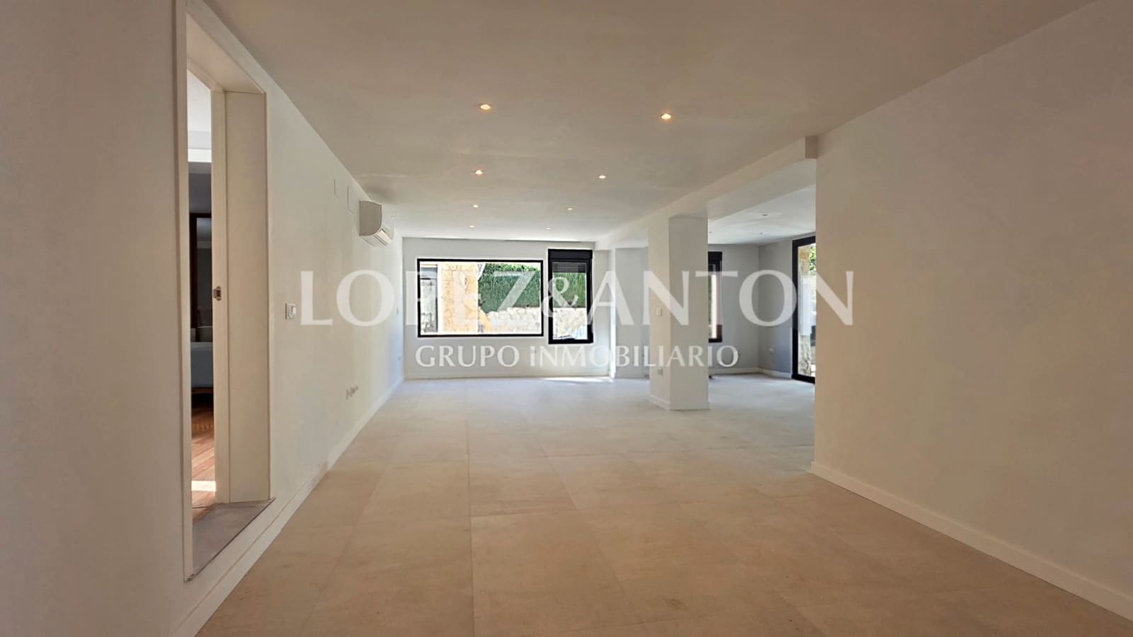 5 slaapkamer Villa te koop in L'Eliana met zwembad garage - € 895.000 (Ref: 9642463)