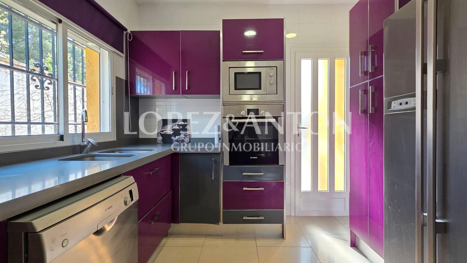 6 soverom Villa til salgs i L'Eliana med svømmebasseng garasje - € 550 000 (Ref: 9684352)