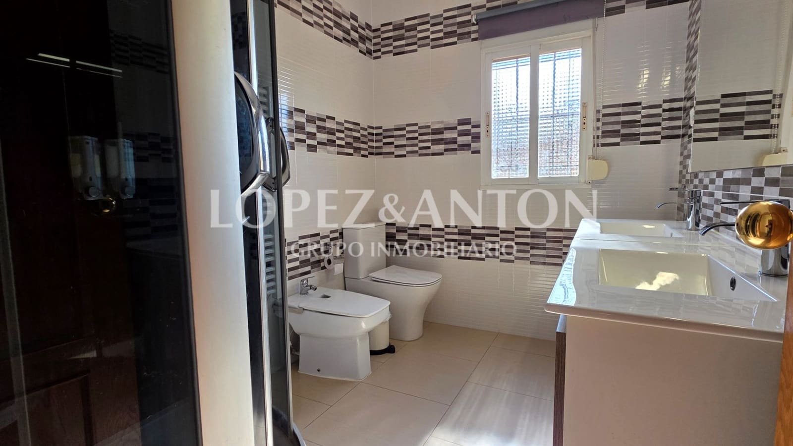 6 soverom Villa til salgs i L'Eliana med svømmebasseng garasje - € 550 000 (Ref: 9684352)