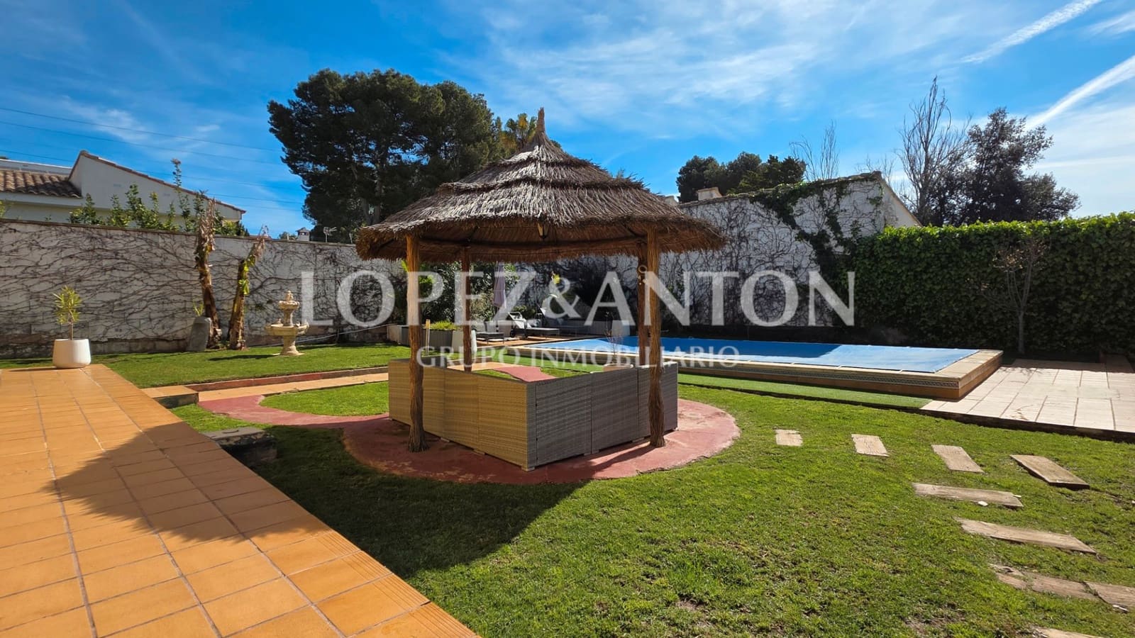 6 soverom Villa til salgs i L'Eliana med svømmebasseng garasje - € 550 000 (Ref: 9684352)