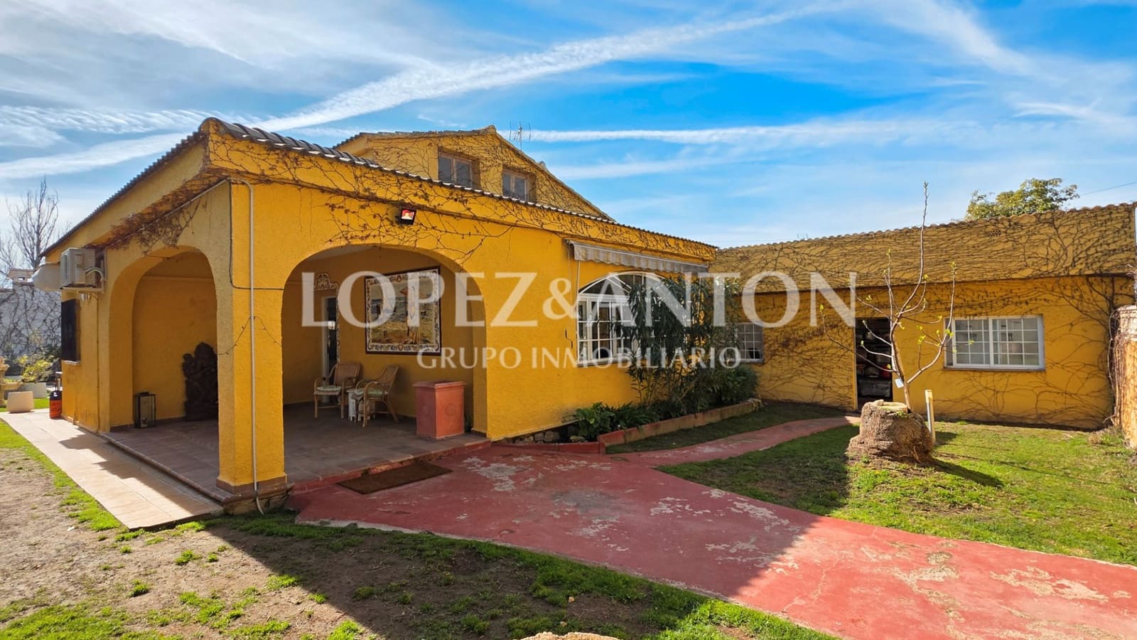 6 soverom Villa til salgs i L'Eliana med svømmebasseng garasje - € 550 000 (Ref: 9684352)