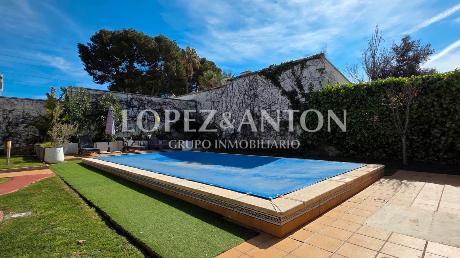 6 soverom Villa til salgs i L'Eliana med svømmebasseng garasje - € 550 000 (Ref: 9684352)