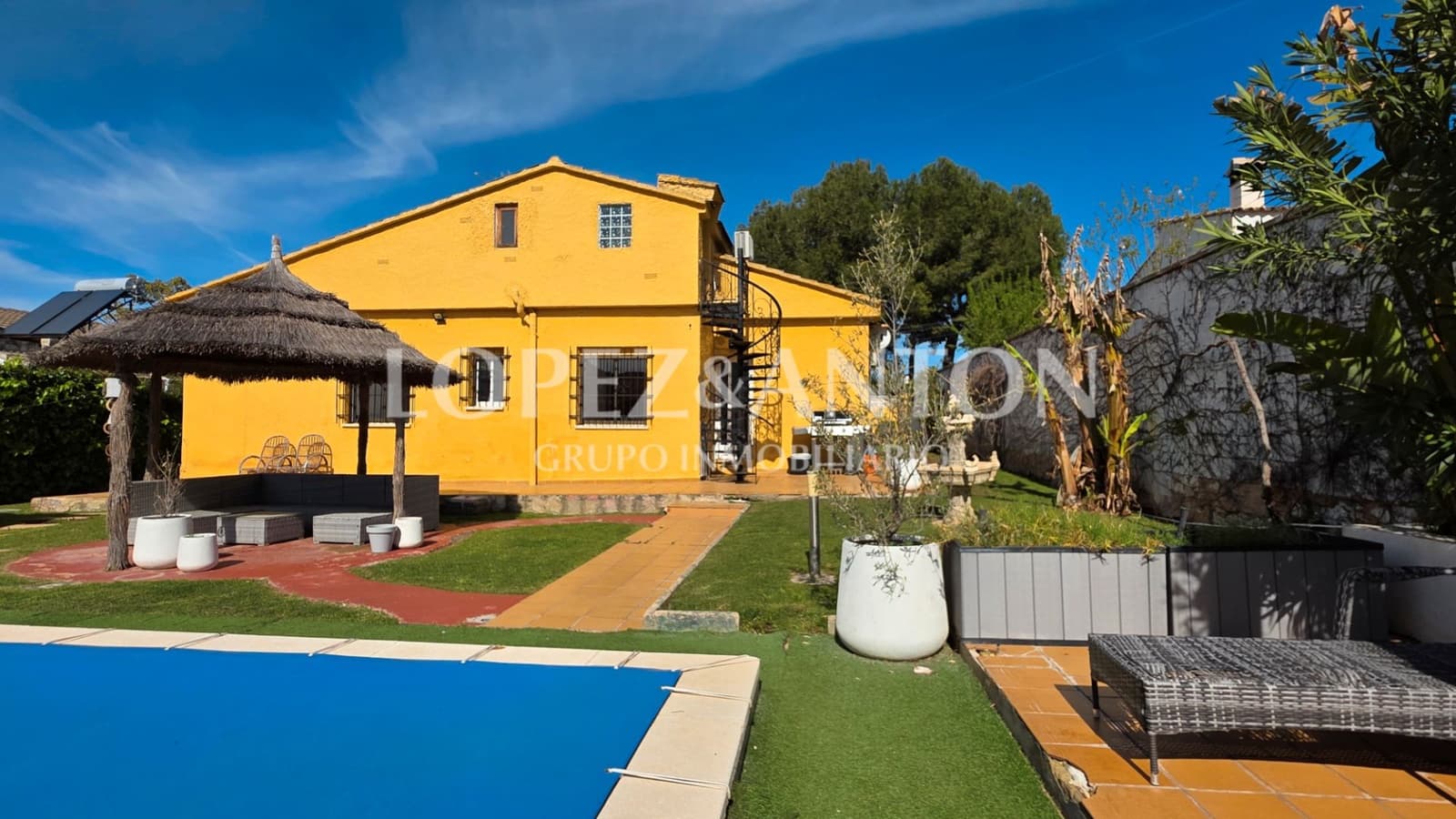 6 soverom Villa til salgs i L'Eliana med svømmebasseng garasje - € 550 000 (Ref: 9684352)