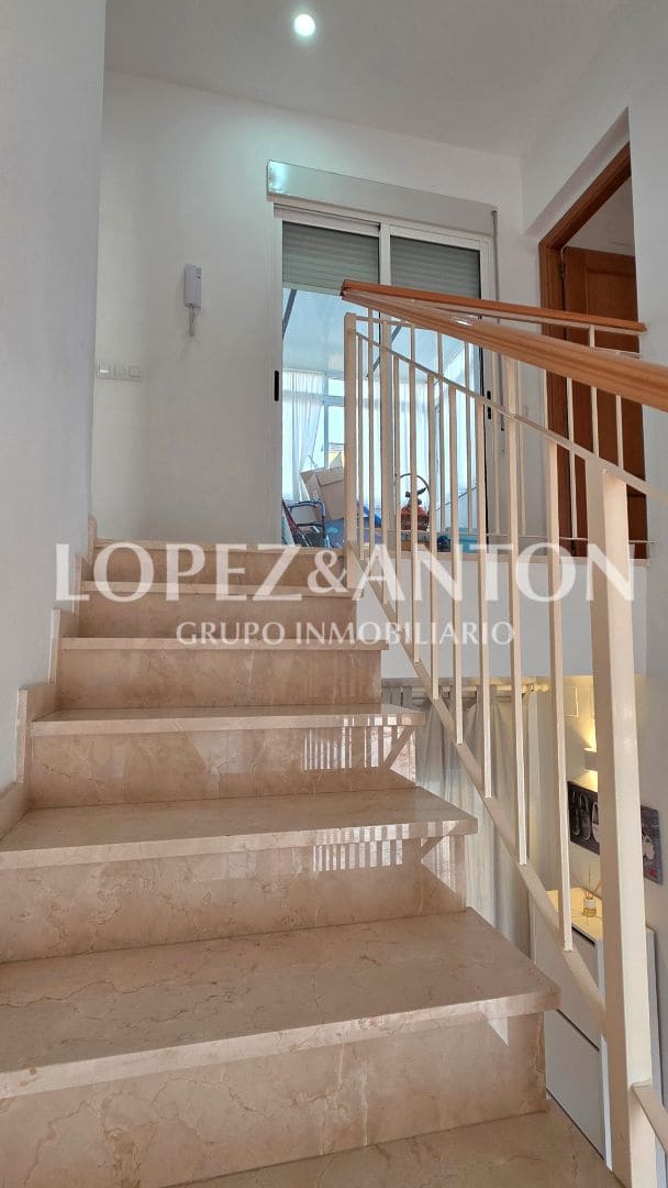 4 makuuhuone Paritalo myytävänä paikassa L'Eliana mukana uima-altaan 
autotalli - 460 000 € (Ref: 9713530)