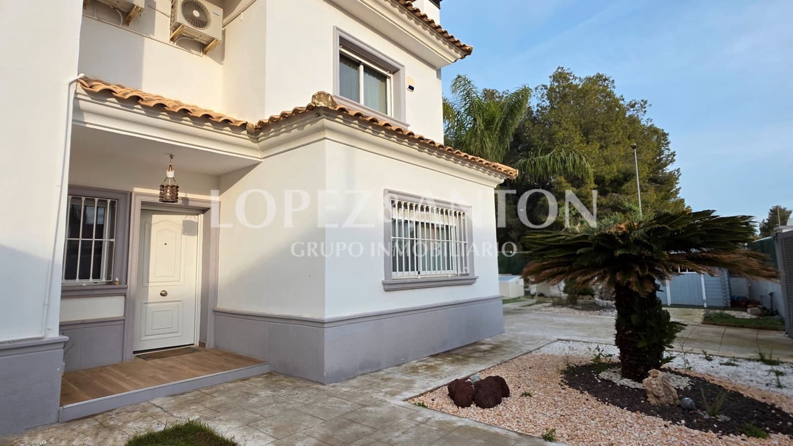 4 makuuhuone Paritalo myytävänä paikassa L'Eliana mukana uima-altaan 
autotalli - 460 000 € (Ref: 9713530)