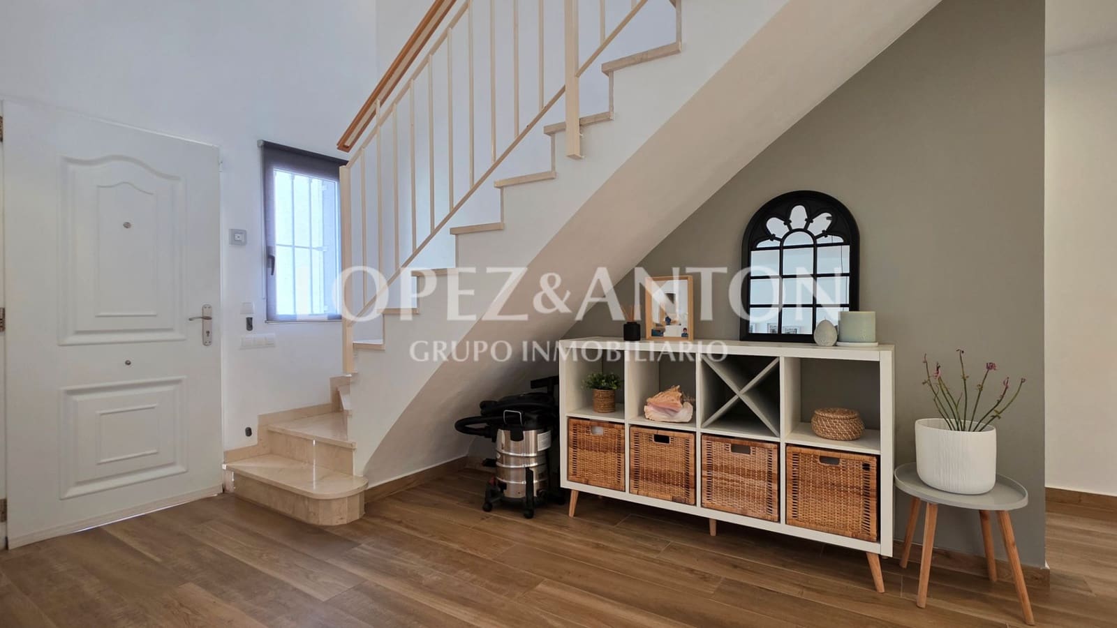 4 makuuhuone Paritalo myytävänä paikassa L'Eliana mukana uima-altaan 
autotalli - 460 000 € (Ref: 9713530)