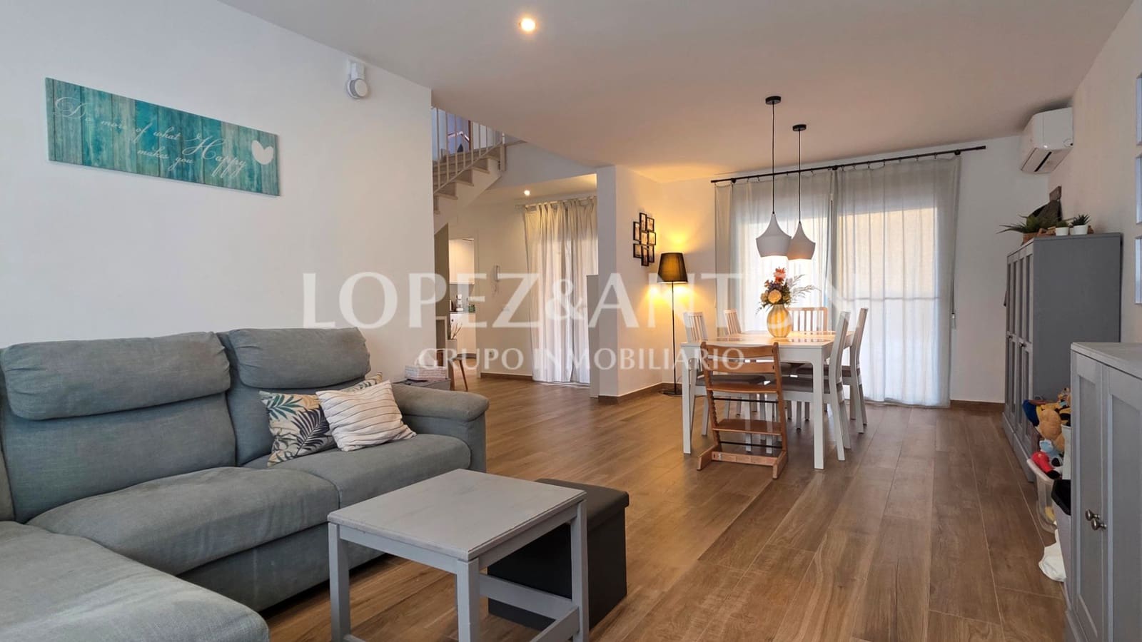 4 makuuhuone Paritalo myytävänä paikassa L'Eliana mukana uima-altaan 
autotalli - 460 000 € (Ref: 9713530)