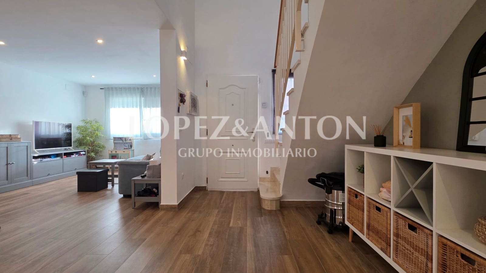 4 makuuhuone Paritalo myytävänä paikassa L'Eliana mukana uima-altaan 
autotalli - 460 000 € (Ref: 9713530)