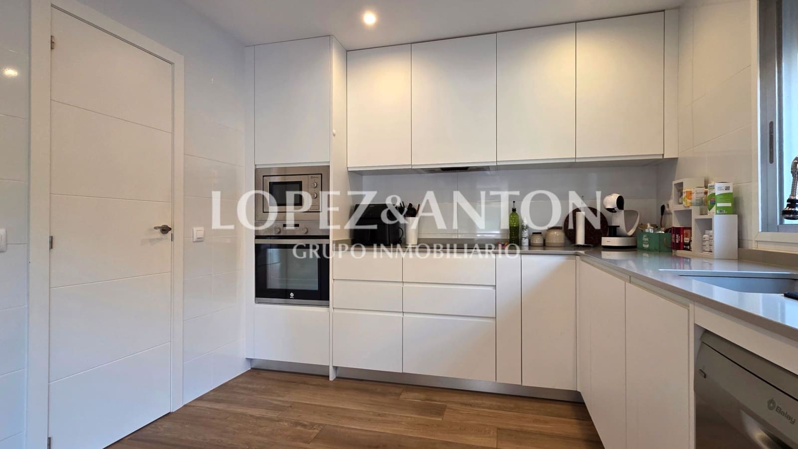 4 makuuhuone Paritalo myytävänä paikassa L'Eliana mukana uima-altaan 
autotalli - 460 000 € (Ref: 9713530)