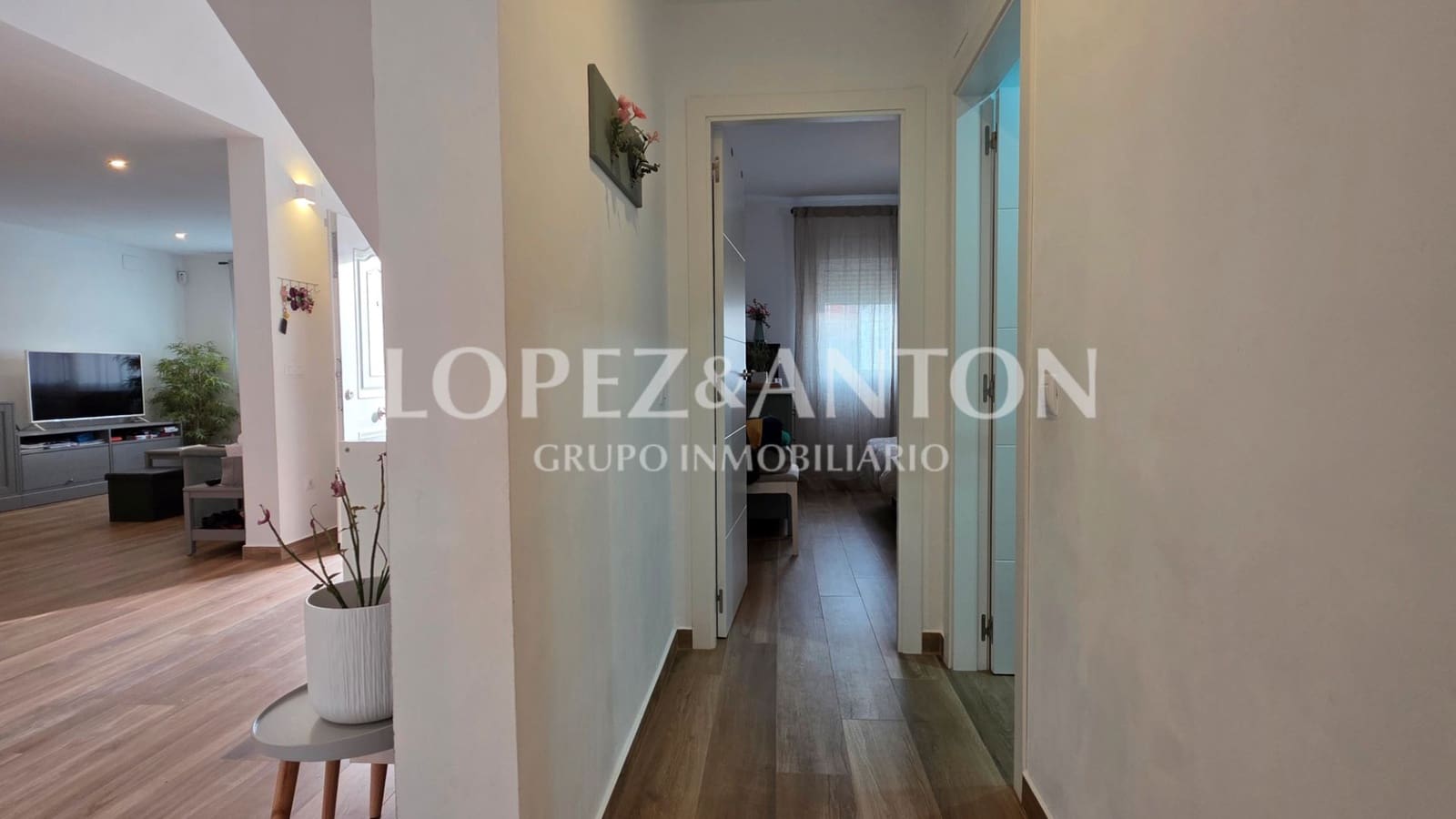 4 makuuhuone Paritalo myytävänä paikassa L'Eliana mukana uima-altaan 
autotalli - 460 000 € (Ref: 9713530)