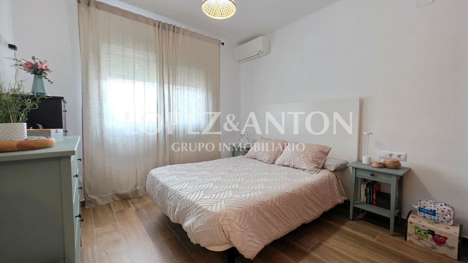 4 makuuhuone Paritalo myytävänä paikassa L'Eliana mukana uima-altaan 
autotalli - 460 000 € (Ref: 9713530)