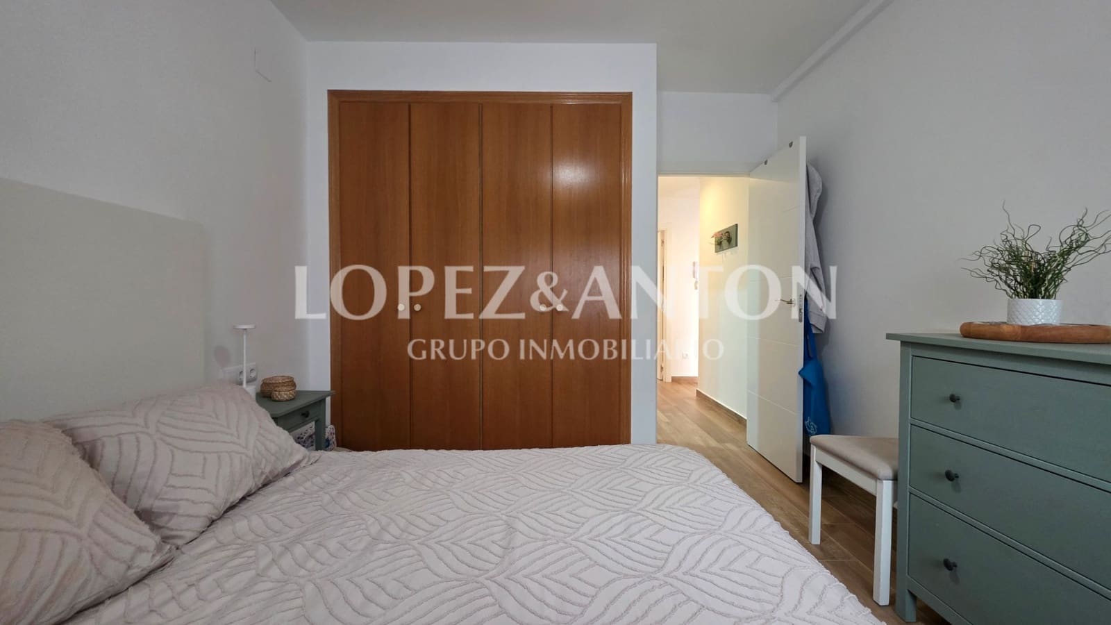 4 makuuhuone Paritalo myytävänä paikassa L'Eliana mukana uima-altaan 
autotalli - 460 000 € (Ref: 9713530)