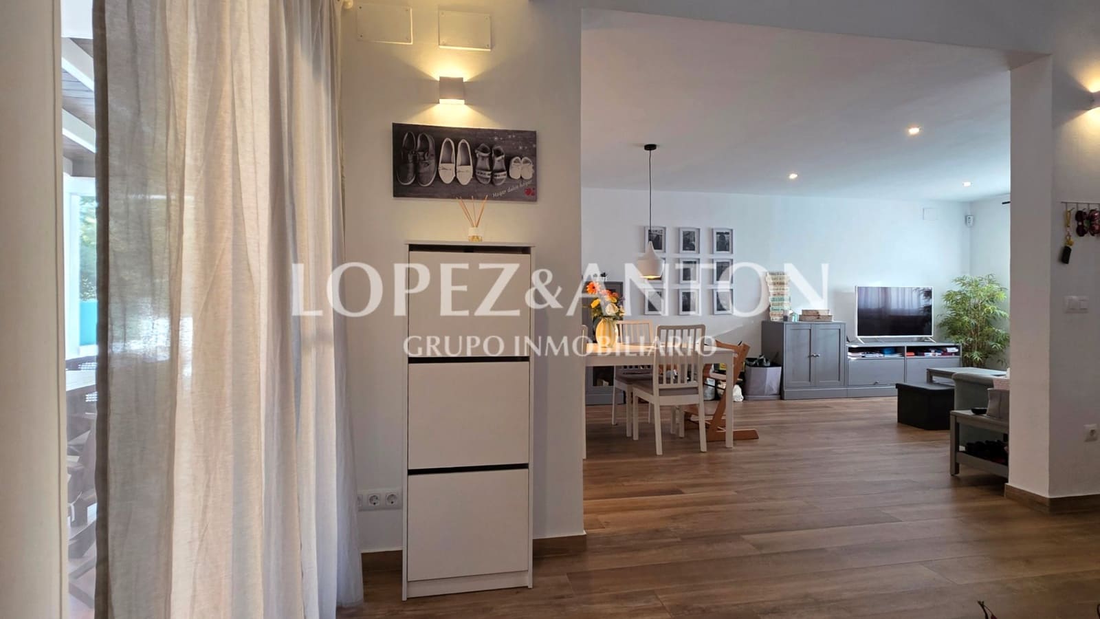 4 makuuhuone Paritalo myytävänä paikassa L'Eliana mukana uima-altaan 
autotalli - 460 000 € (Ref: 9713530)