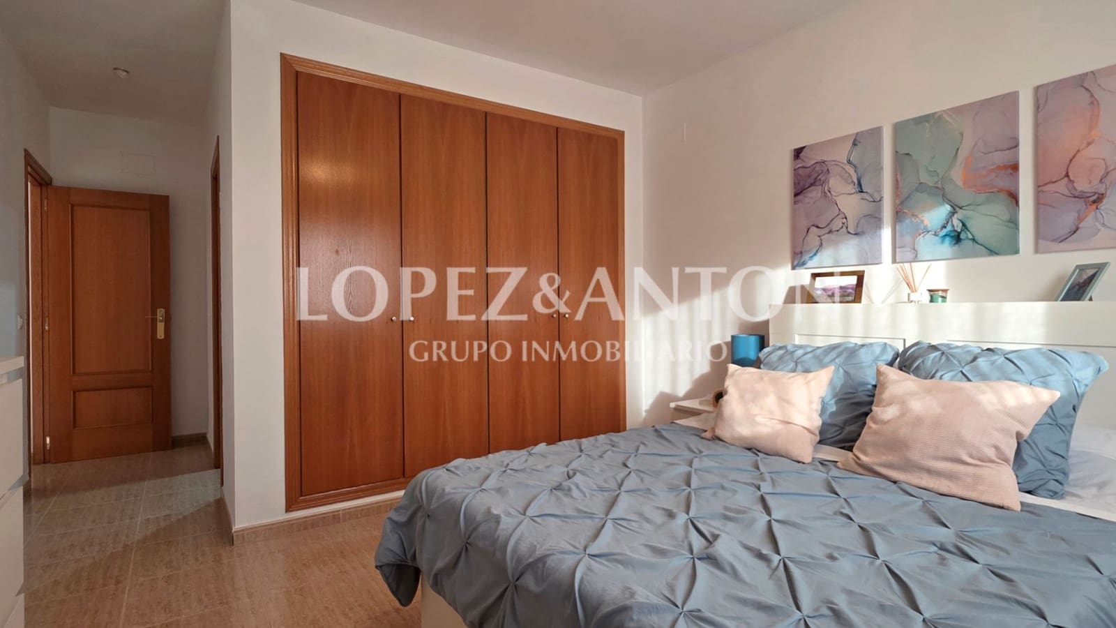 4 makuuhuone Paritalo myytävänä paikassa L'Eliana mukana uima-altaan 
autotalli - 460 000 € (Ref: 9713530)