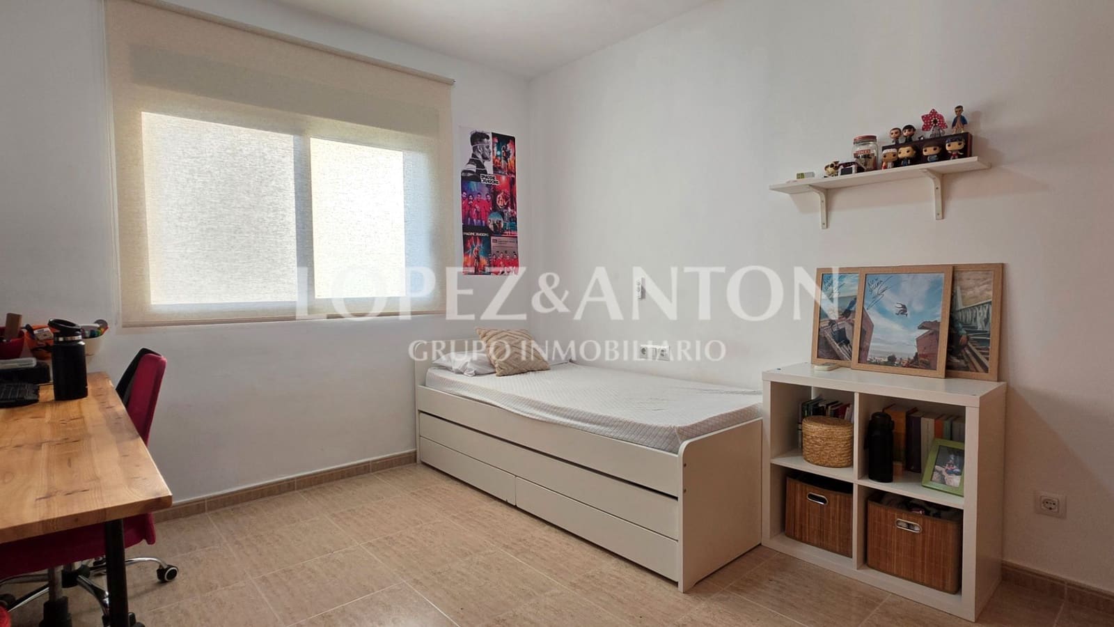 4 makuuhuone Paritalo myytävänä paikassa L'Eliana mukana uima-altaan 
autotalli - 460 000 € (Ref: 9713530)