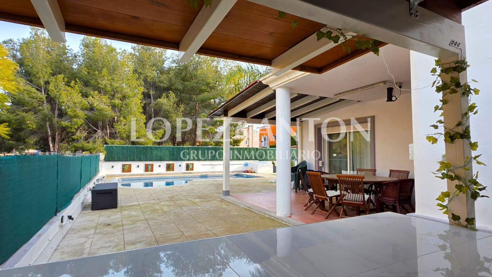 4 makuuhuone Paritalo myytävänä paikassa L'Eliana mukana uima-altaan 
autotalli - 460 000 € (Ref: 9713530)