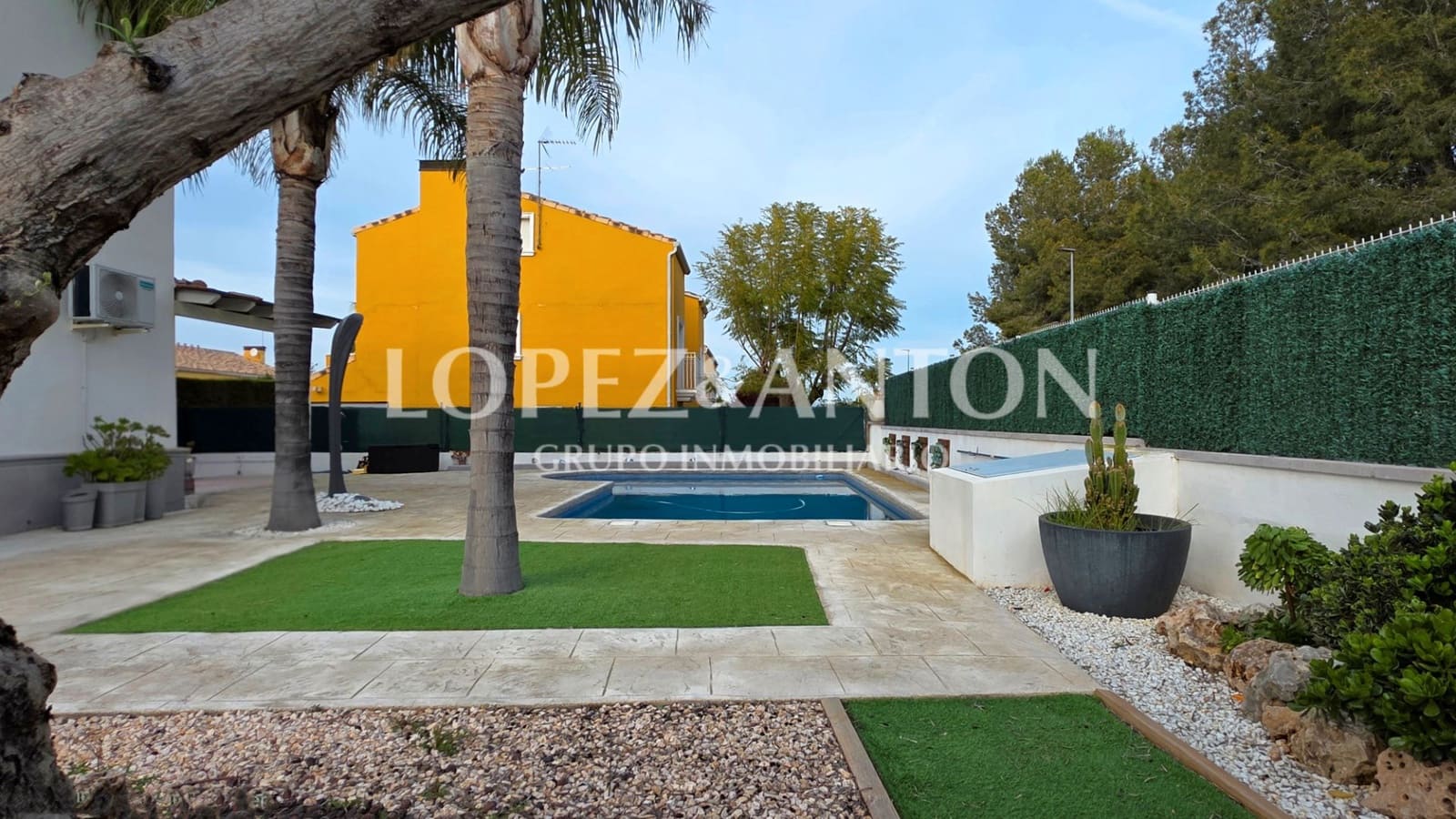 4 makuuhuone Paritalo myytävänä paikassa L'Eliana mukana uima-altaan 
autotalli - 460 000 € (Ref: 9713530)