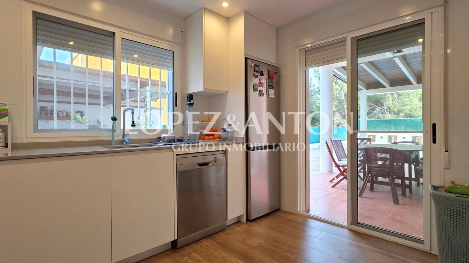 4 makuuhuone Paritalo myytävänä paikassa L'Eliana mukana uima-altaan 
autotalli - 460 000 € (Ref: 9713530)