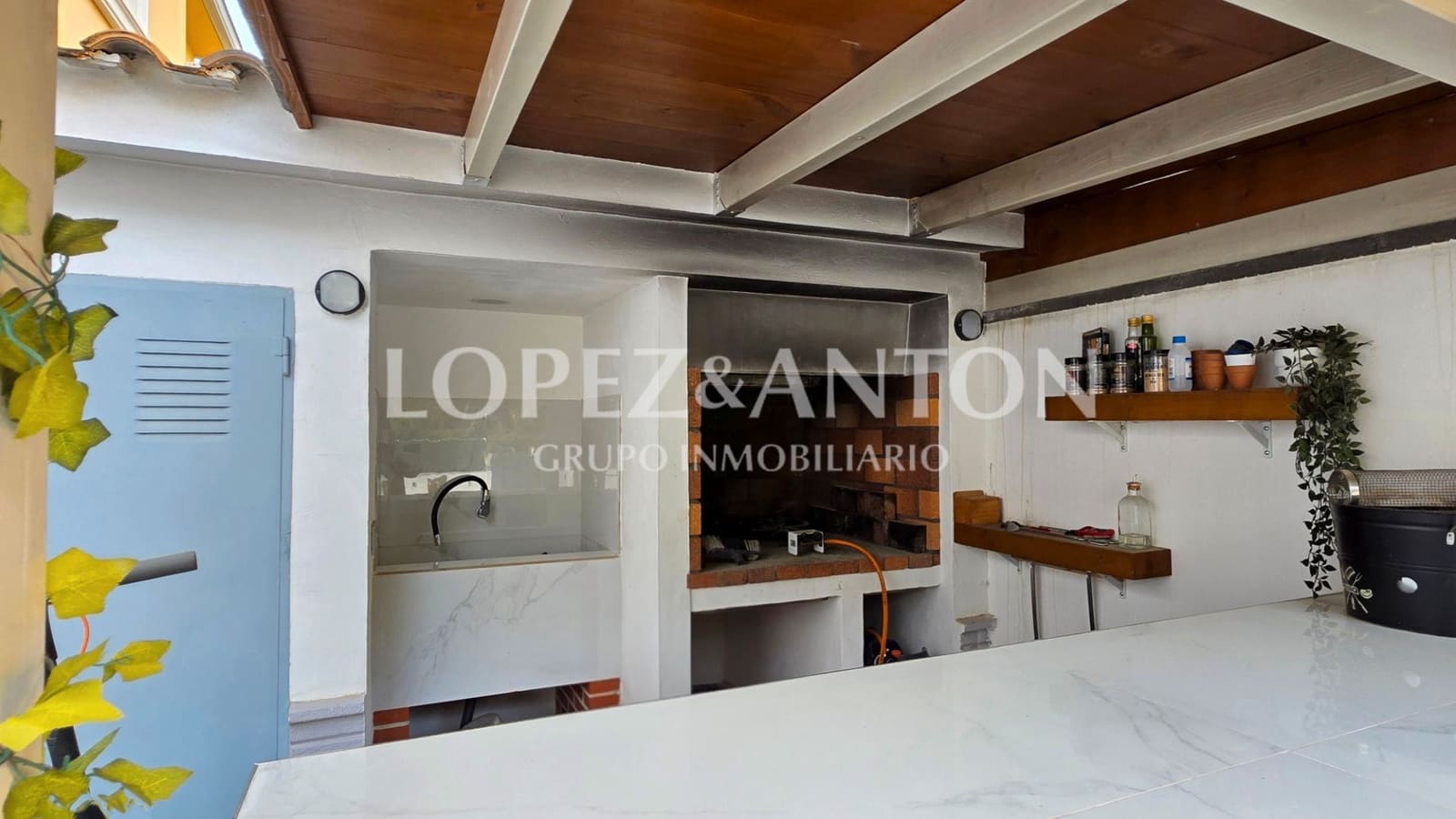 4 makuuhuone Paritalo myytävänä paikassa L'Eliana mukana uima-altaan 
autotalli - 460 000 € (Ref: 9713530)