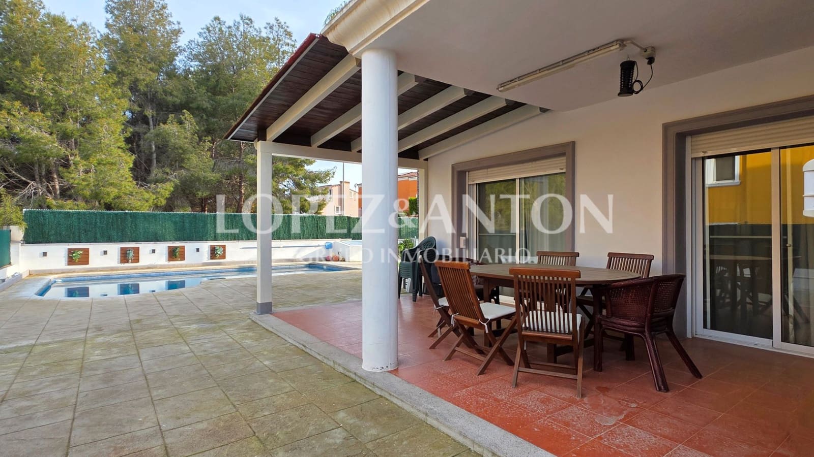 4 makuuhuone Paritalo myytävänä paikassa L'Eliana mukana uima-altaan 
autotalli - 460 000 € (Ref: 9713530)