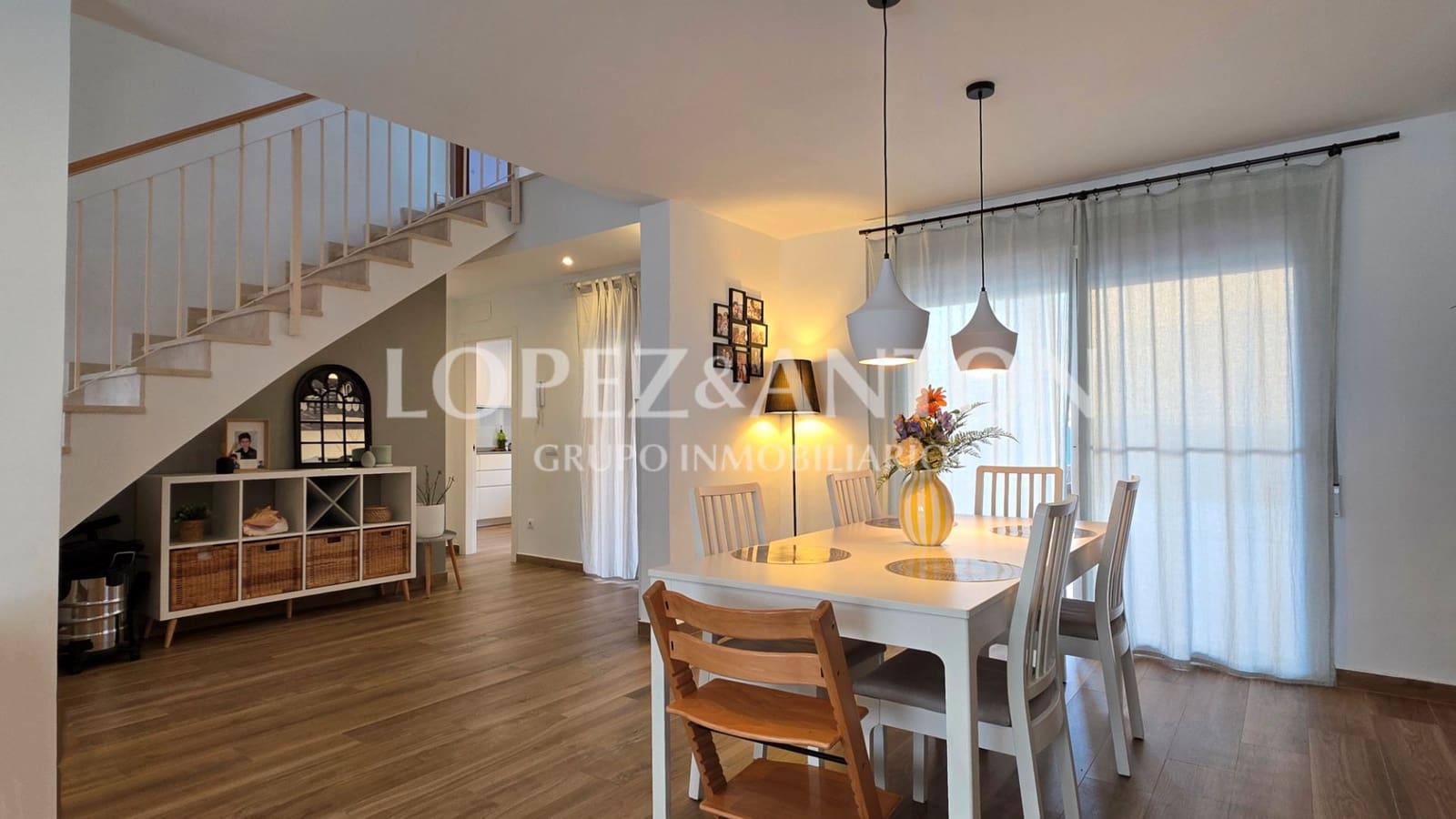 4 makuuhuone Paritalo myytävänä paikassa L'Eliana mukana uima-altaan 
autotalli - 460 000 € (Ref: 9713530)