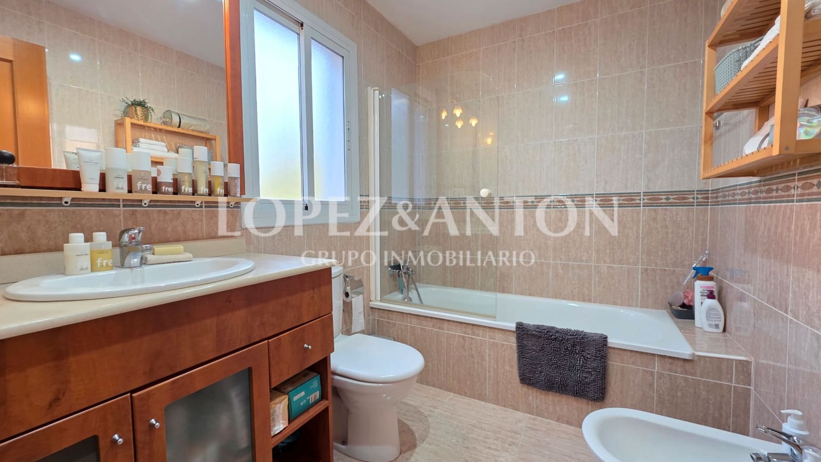 4 makuuhuone Paritalo myytävänä paikassa L'Eliana mukana uima-altaan 
autotalli - 460 000 € (Ref: 9713530)