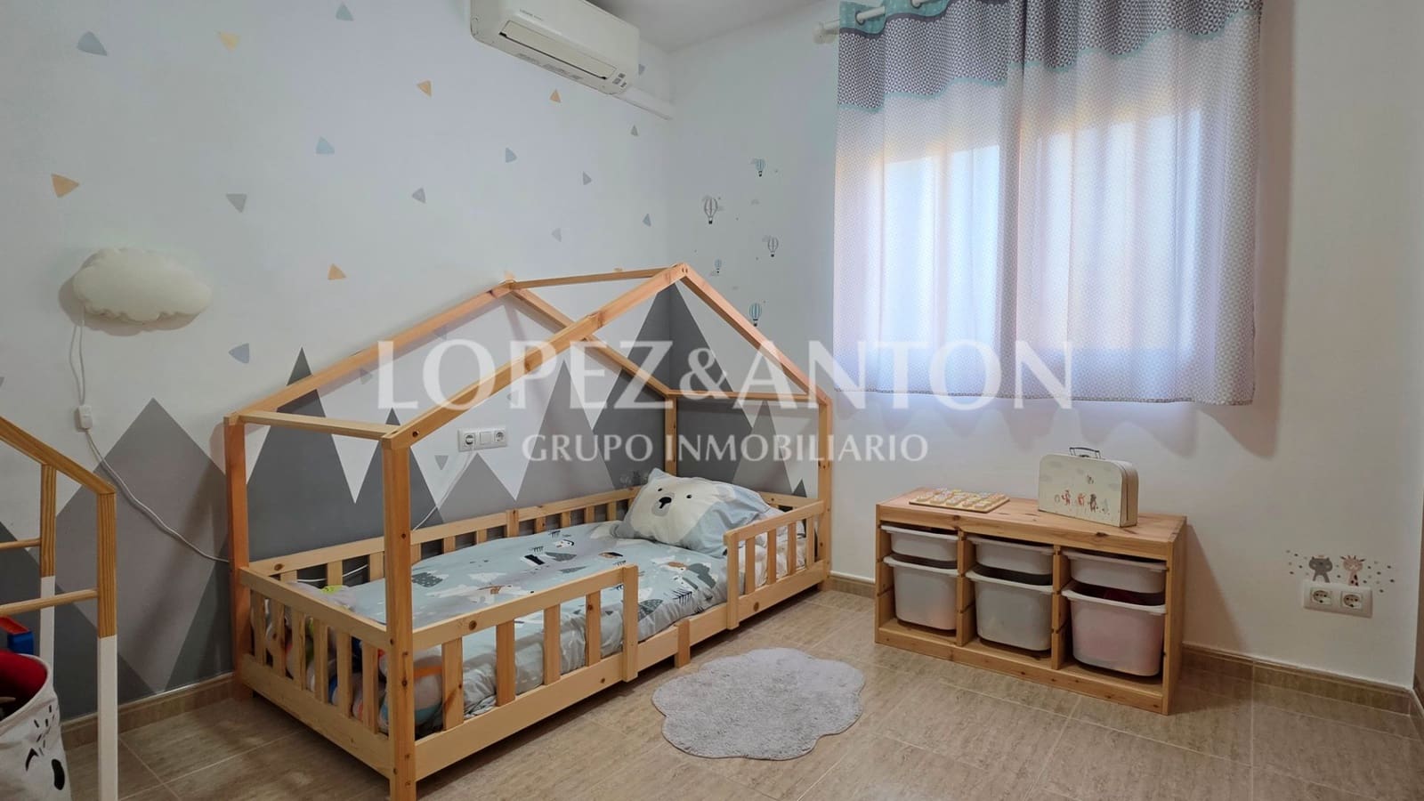 4 makuuhuone Paritalo myytävänä paikassa L'Eliana mukana uima-altaan 
autotalli - 460 000 € (Ref: 9713530)