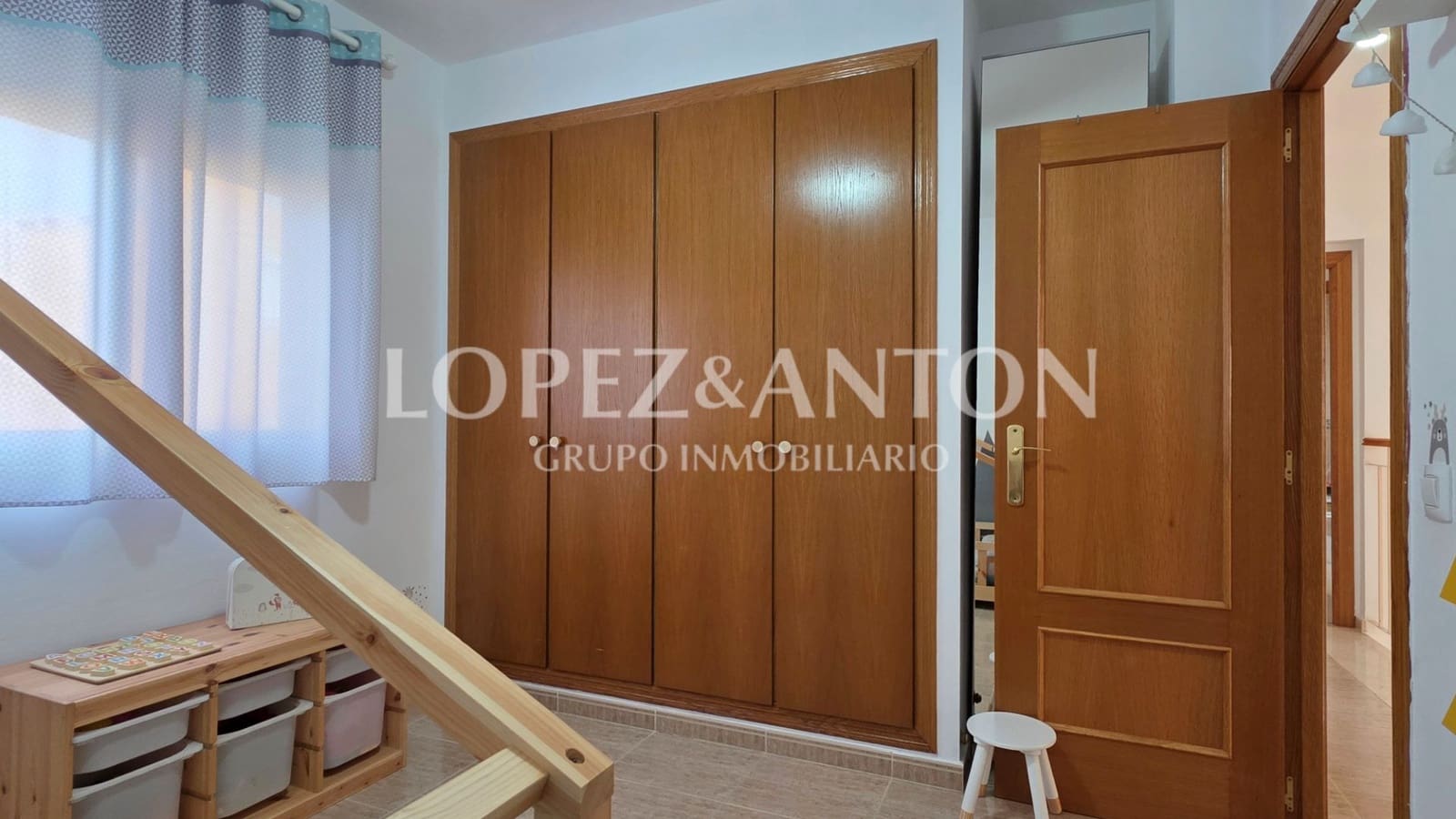 4 makuuhuone Paritalo myytävänä paikassa L'Eliana mukana uima-altaan 
autotalli - 460 000 € (Ref: 9713530)