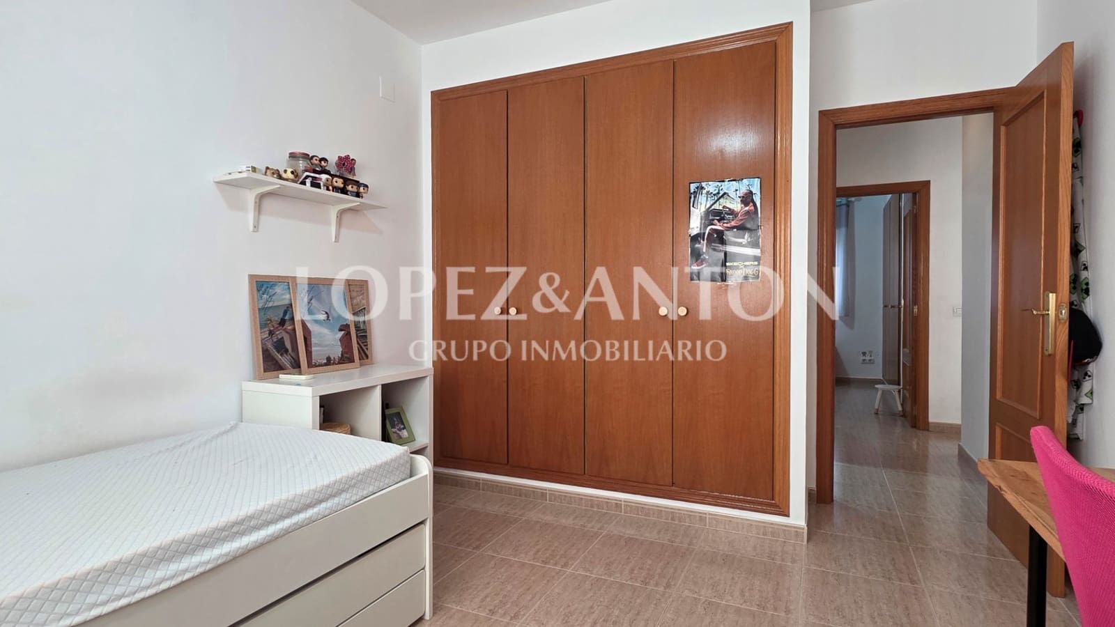 4 makuuhuone Paritalo myytävänä paikassa L'Eliana mukana uima-altaan 
autotalli - 460 000 € (Ref: 9713530)