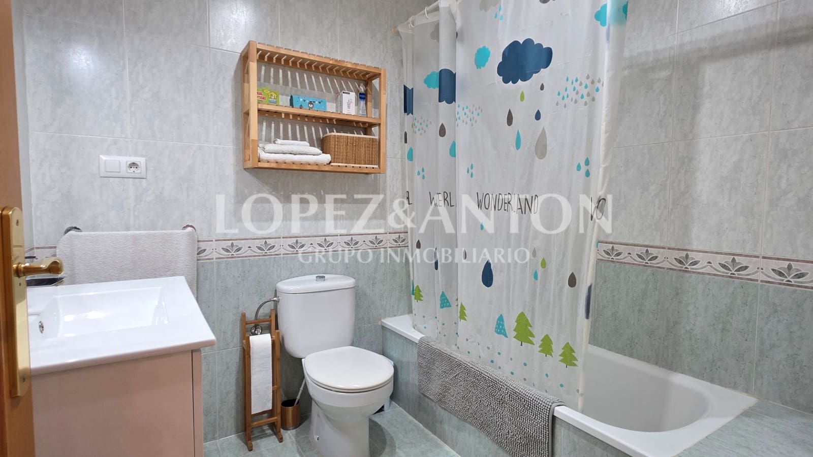 4 makuuhuone Paritalo myytävänä paikassa L'Eliana mukana uima-altaan 
autotalli - 460 000 € (Ref: 9713530)