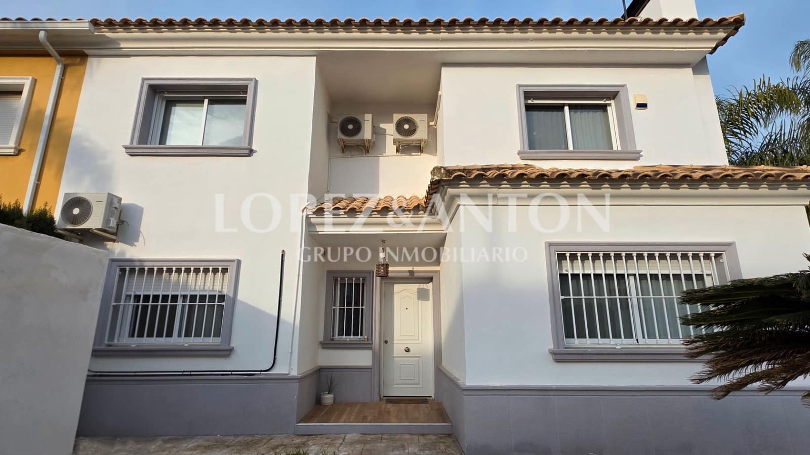 4 makuuhuone Paritalo myytävänä paikassa L'Eliana mukana uima-altaan 
autotalli - 460 000 € (Ref: 9713530)