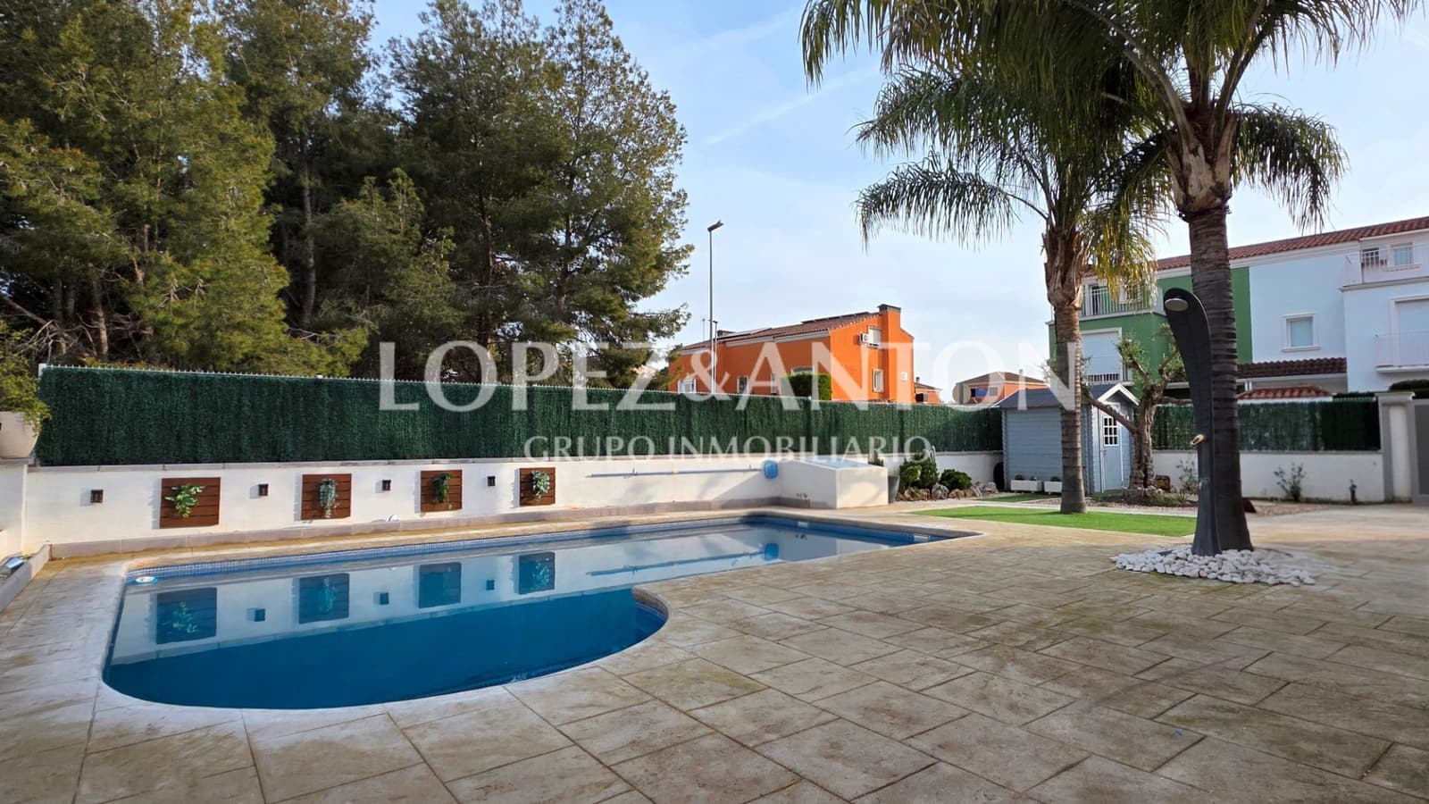 4 makuuhuone Paritalo myytävänä paikassa L'Eliana mukana uima-altaan 
autotalli - 460 000 € (Ref: 9713530)