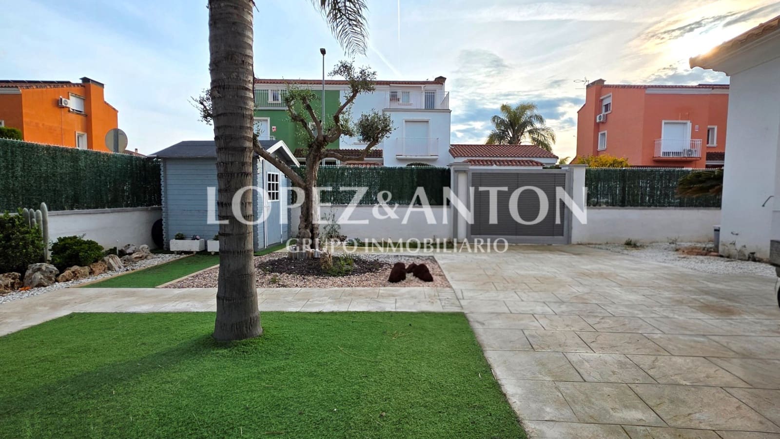 4 makuuhuone Paritalo myytävänä paikassa L'Eliana mukana uima-altaan 
autotalli - 460 000 € (Ref: 9713530)