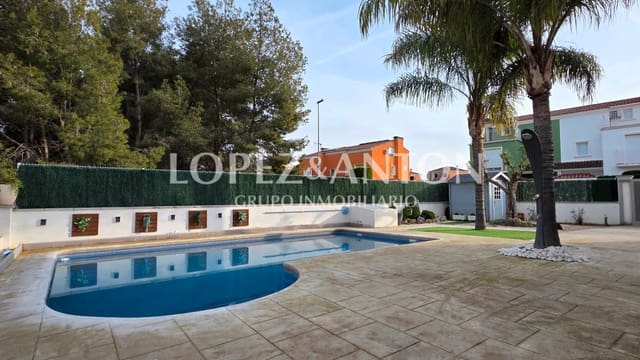 4 makuuhuone Paritalo myytävänä paikassa L'Eliana mukana uima-altaan 
autotalli - 460 000 € (Ref: 9713530)