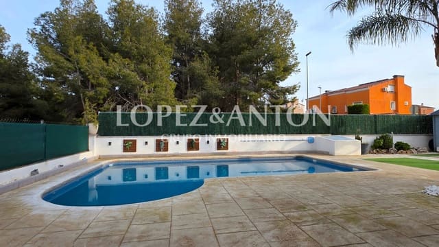 4 makuuhuone Paritalo myytävänä paikassa L'Eliana mukana uima-altaan 
autotalli - 460 000 € (Ref: 9713530)