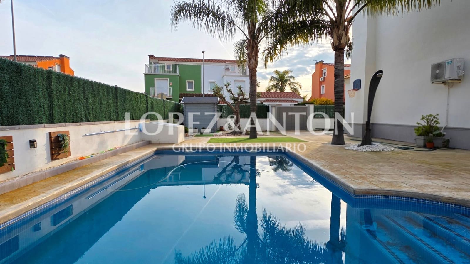 4 makuuhuone Paritalo myytävänä paikassa L'Eliana mukana uima-altaan 
autotalli - 460 000 € (Ref: 9713530)