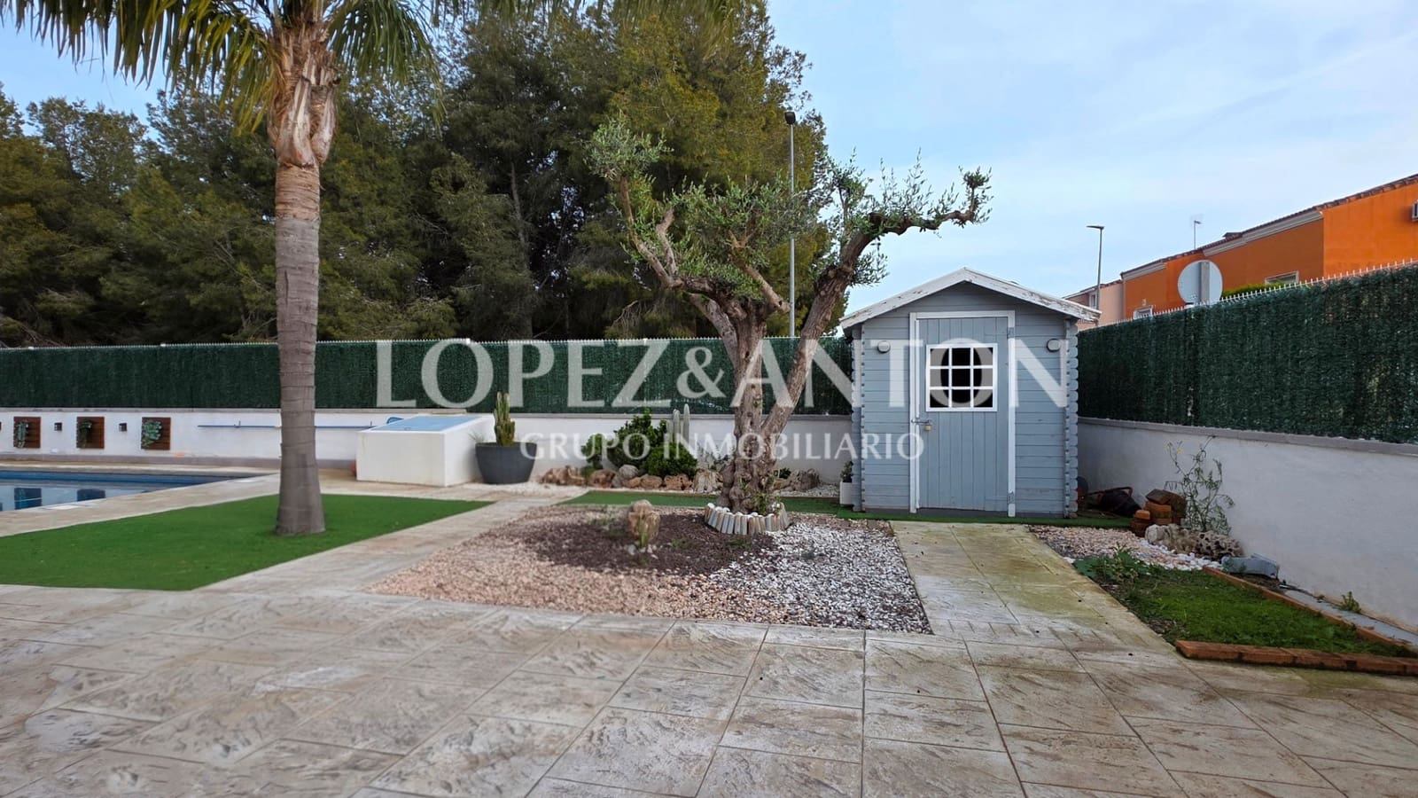 4 makuuhuone Paritalo myytävänä paikassa L'Eliana mukana uima-altaan 
autotalli - 460 000 € (Ref: 9713530)