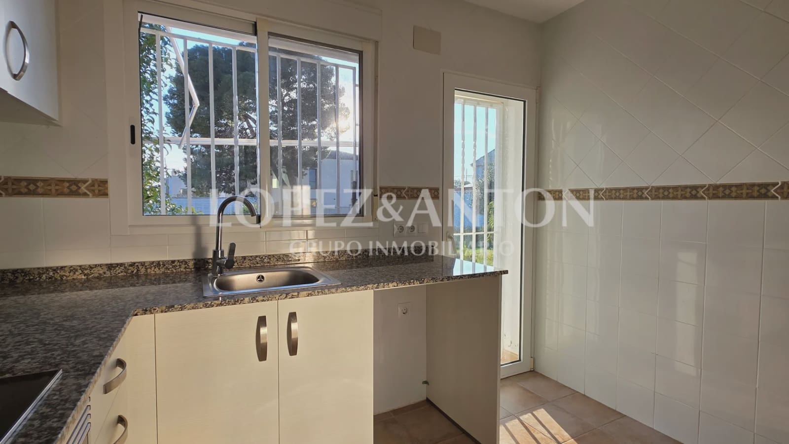 3 quarto Moradia para venda em Paterna com garagem - 450 000 € (Ref: 9720477)