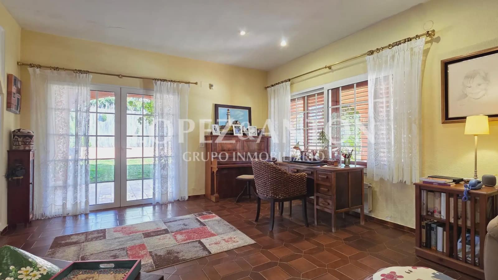 6 bedroom Villa for sale in La Pobla de Vallbona with pool garage - € 725,000 (Ref: 9733420)