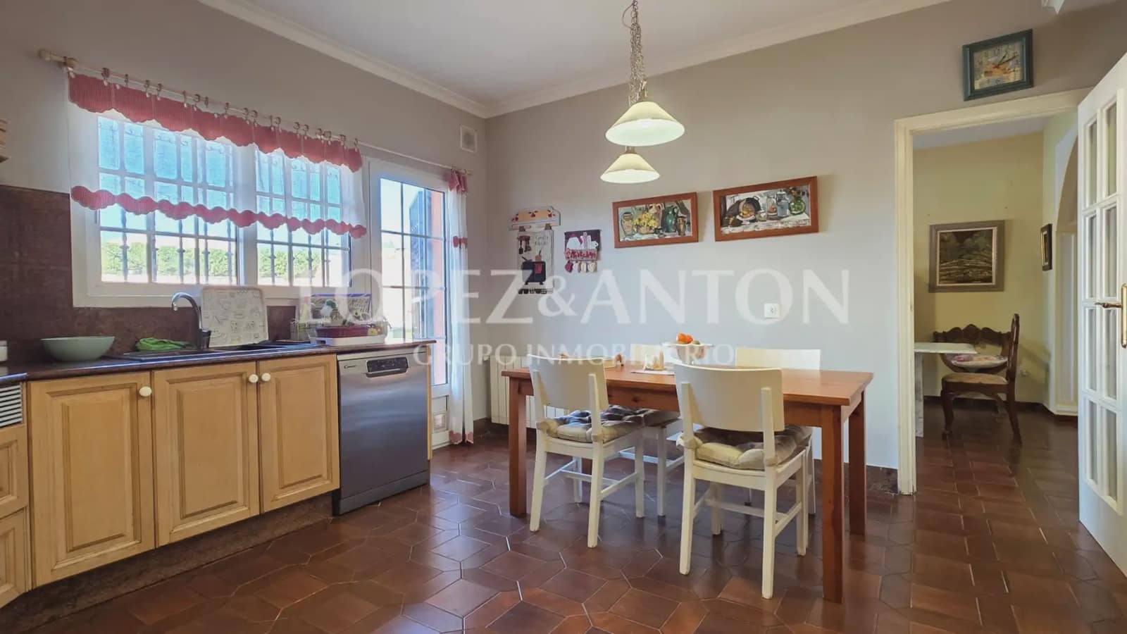 6 bedroom Villa for sale in La Pobla de Vallbona with pool garage - € 725,000 (Ref: 9733420)