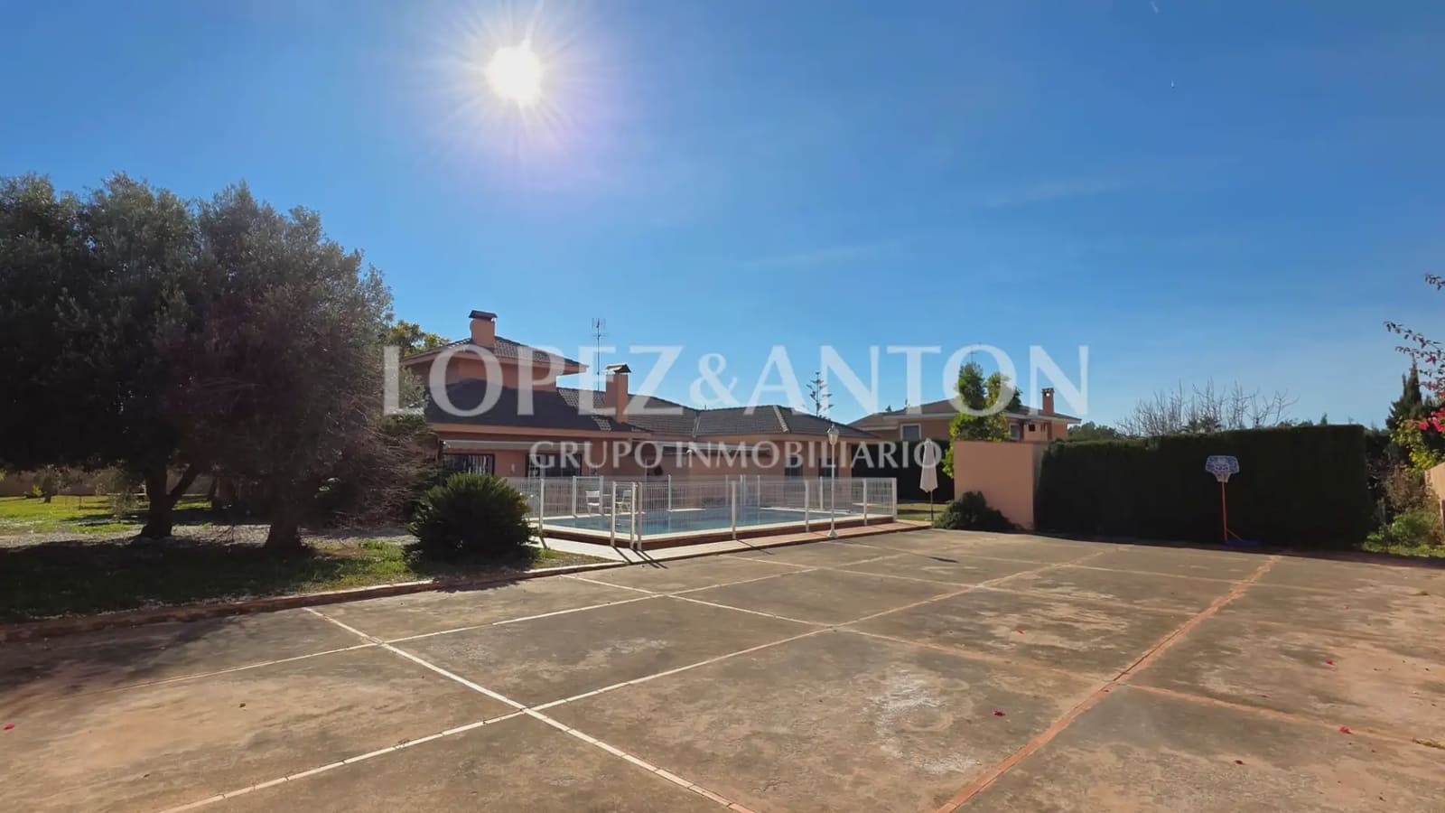 6 bedroom Villa for sale in La Pobla de Vallbona with pool garage - € 725,000 (Ref: 9733420)