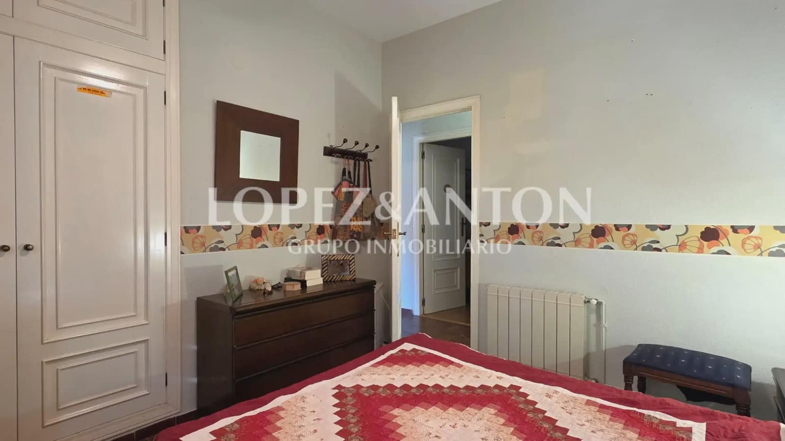 6 bedroom Villa for sale in La Pobla de Vallbona with pool garage - € 725,000 (Ref: 9733420)