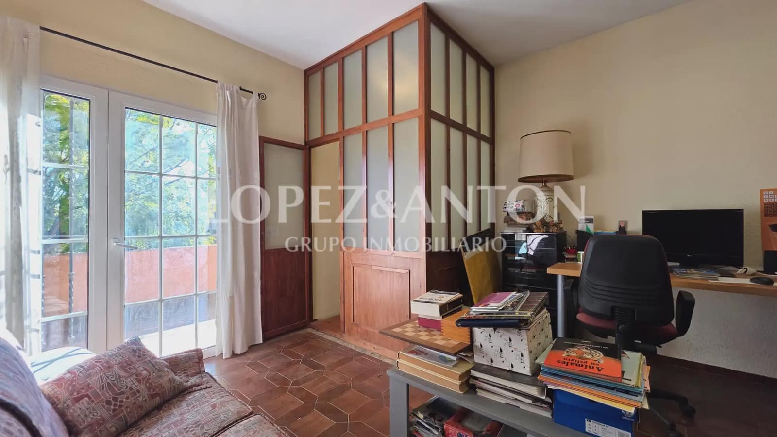 6 bedroom Villa for sale in La Pobla de Vallbona with pool garage - € 725,000 (Ref: 9733420)